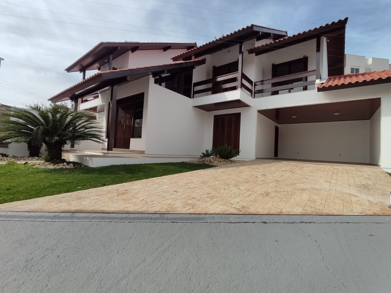 Casa, 4 quartos, 249 m² - Foto 1