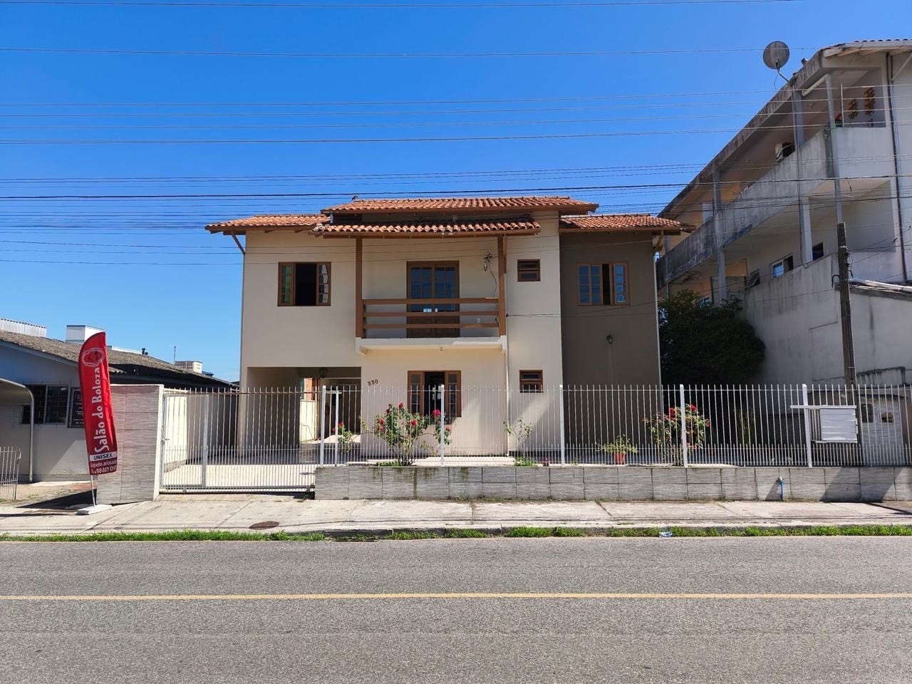Casa, 5 quartos, 205 m² - Foto 1